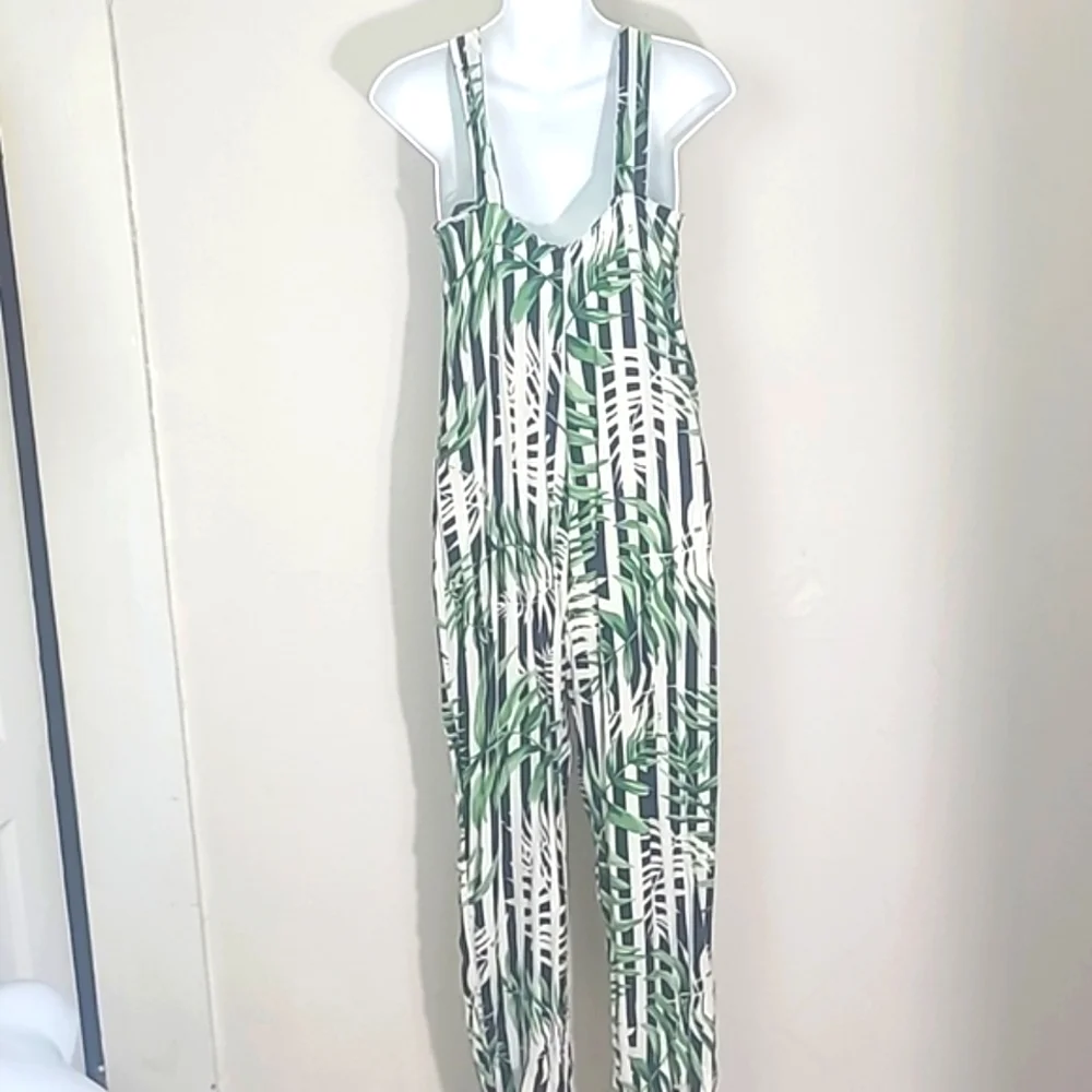 Zara Trafaluc Romper Jumper capri length halter top sleeveless palm leaf print